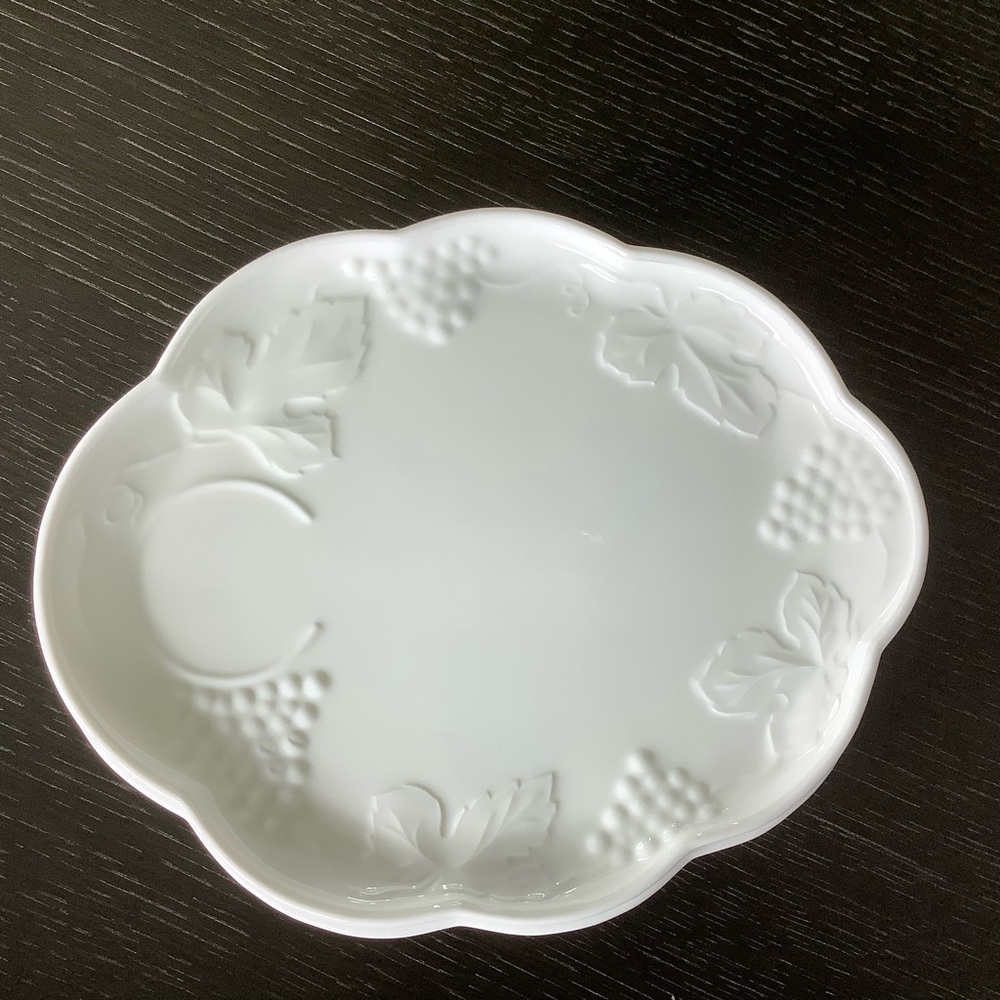 VINTAGE INDIANA COLONY MILK GLASS HARVEST GRAPE SET OF 5 SNACK TRAYS